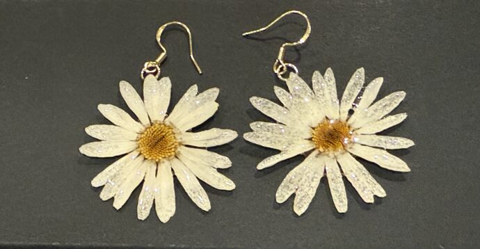 デイジーのピアス