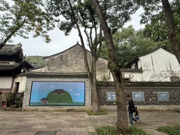 天王殿まえの広場