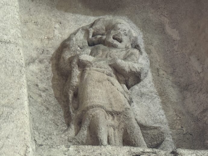 苦しめられる姿