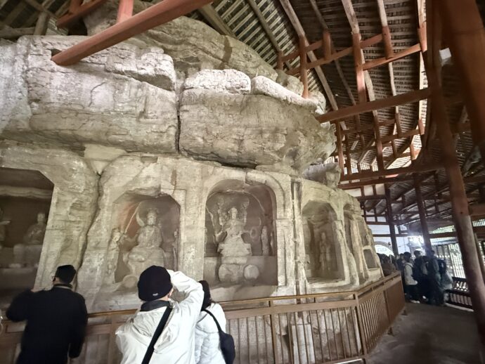 北山石刻の見学者