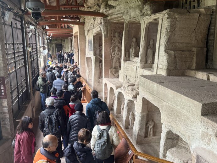 北山石刻の見学者