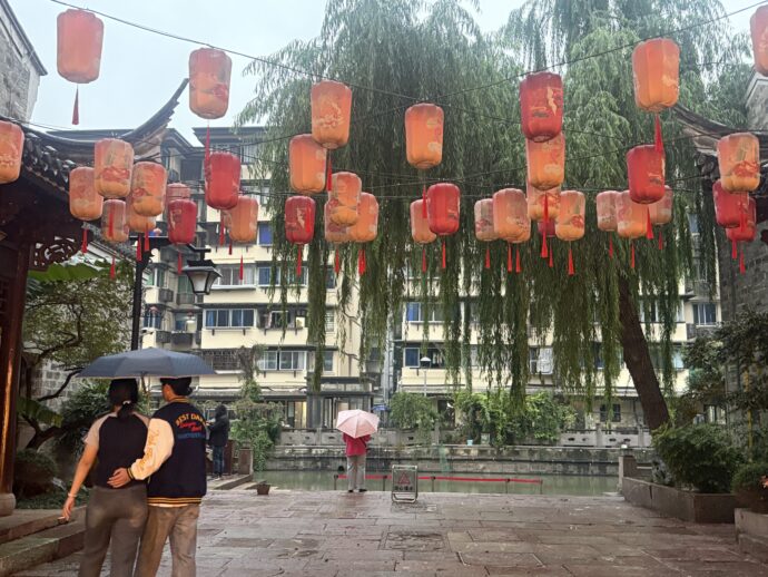 吊るされた提灯