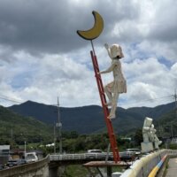 月に登るはしご