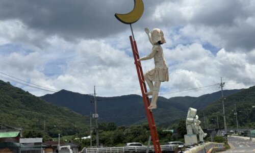 月に登るはしご