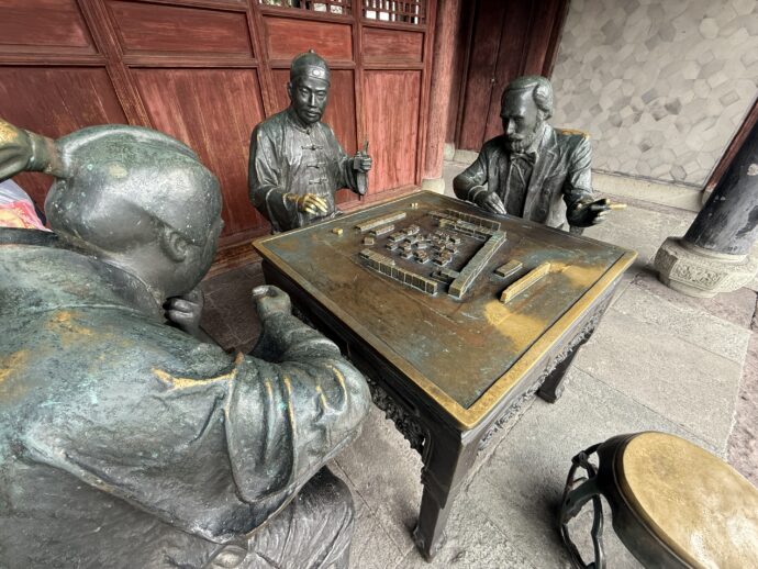 麻雀をする中国人、日本人、アメリカ人