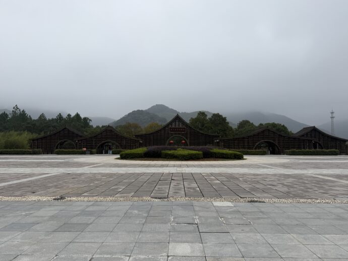 天童禅寺の前の広場