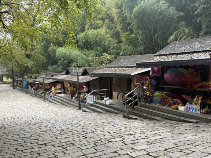 営業中の土産店