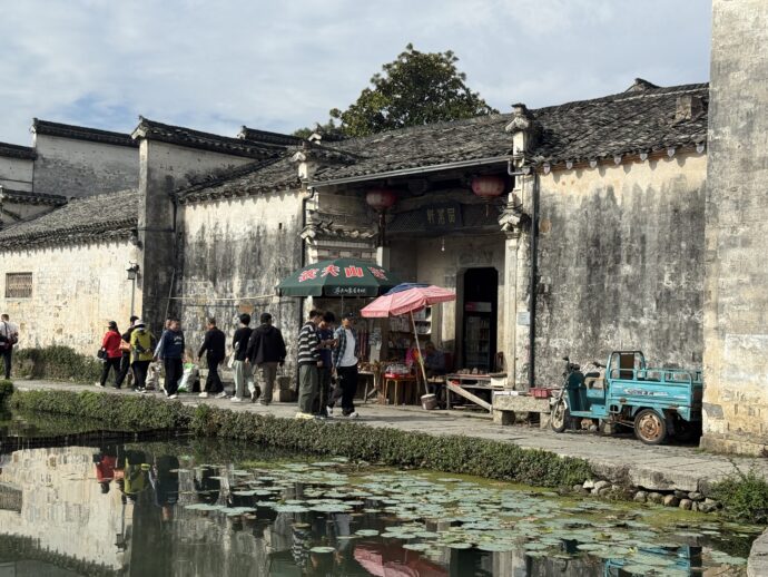 橋からみた建物