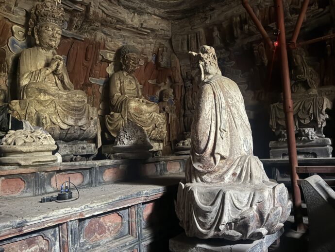 円覚洞の内部の仏像