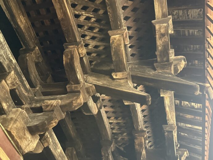 保国寺の釘なしの組木