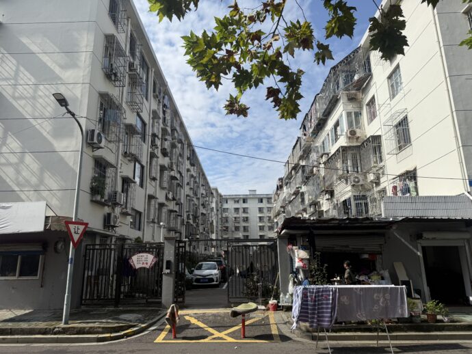 洗濯物とマンション