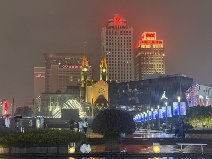 天一広場のビル群