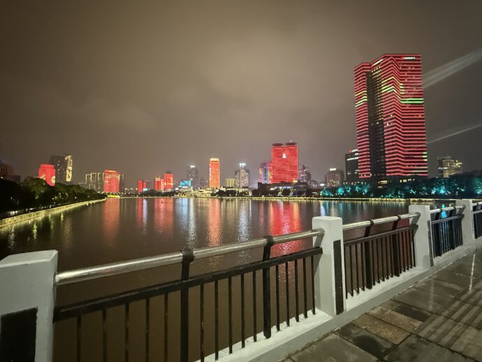 寧波高層ビルのライトアップ