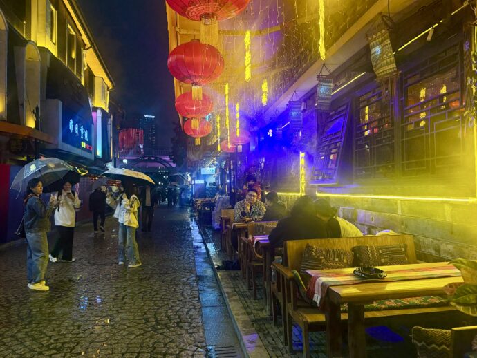 オープンテラスのBAR