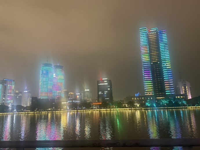 寧波高層ビルのライトアップ