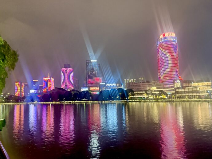 寧波高層ビルのライトアップ