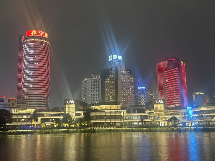 寧波高層ビルのライトアップ