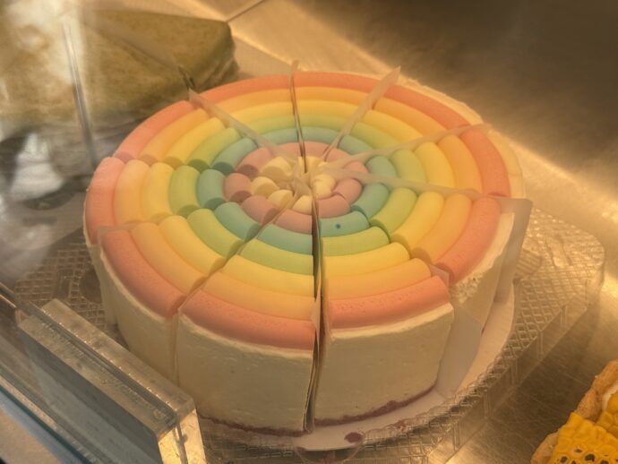 虹色のケーキ