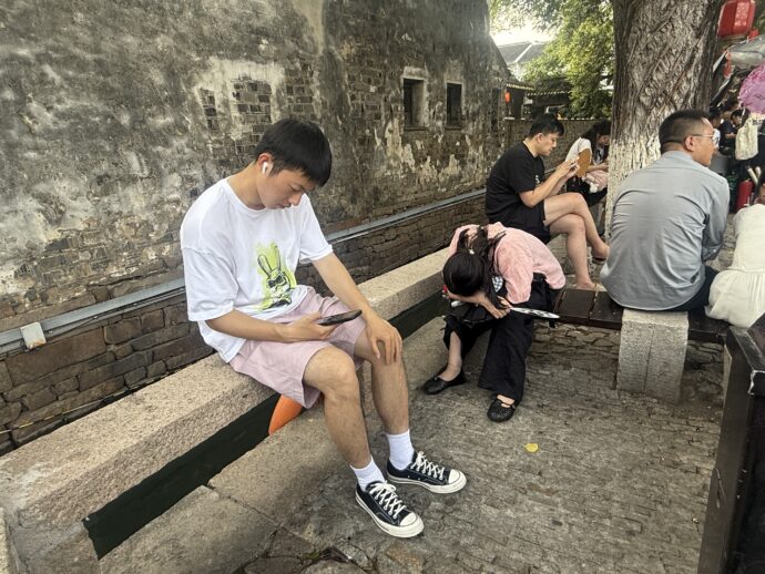 疲れ切った人々