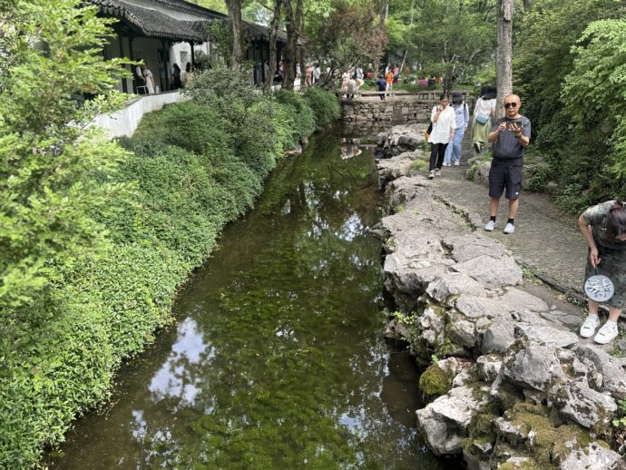 怡園の水路