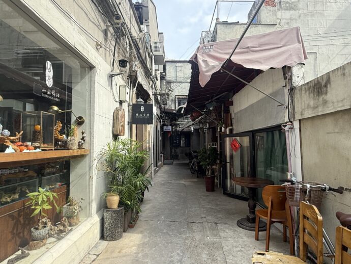 ひっそりした田子坊の路地