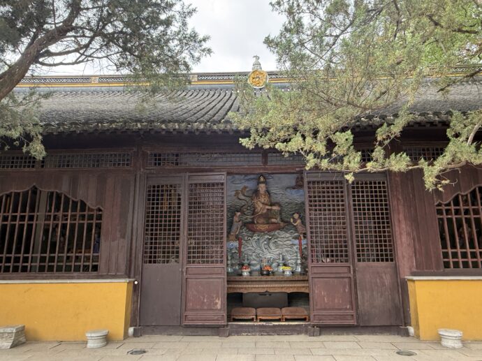 大雄宝殿の裏側