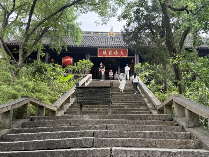 大雄宝殿の階段