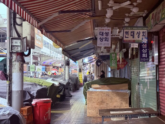 商店街のアーケード