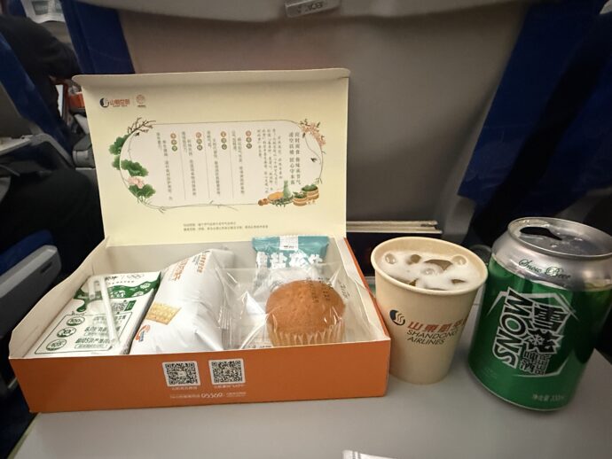 山東航空の機内食とビール