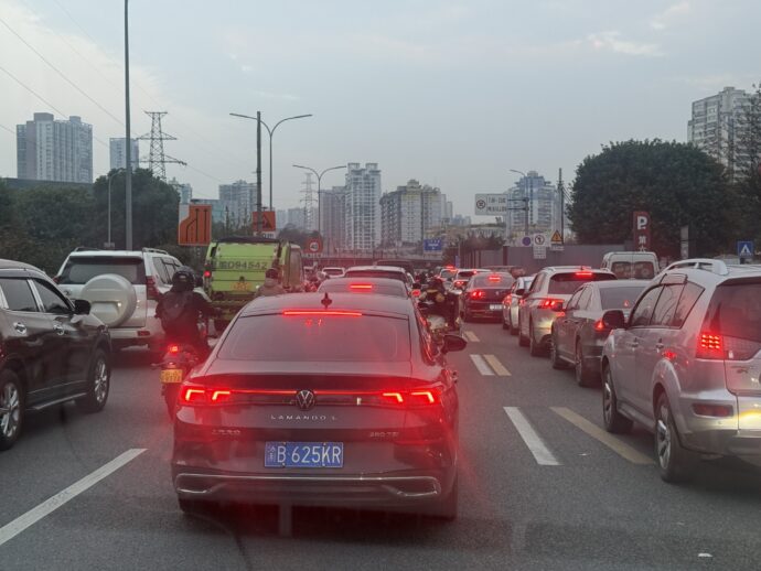 重慶市街で渋滞