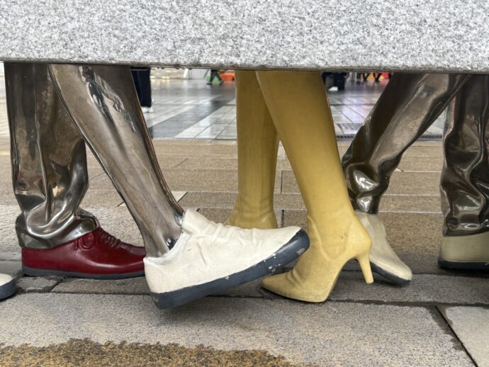 オブジェの足元