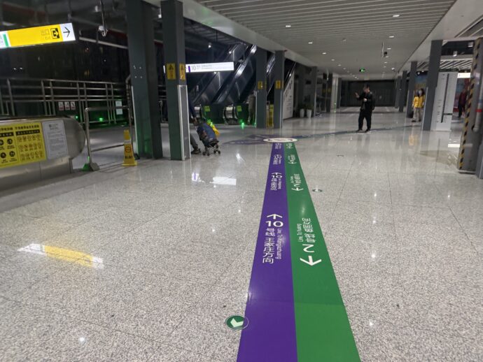 曾家岩站で乗り換え