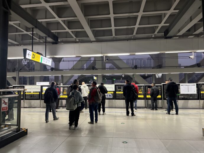 曾家岩站ホーム