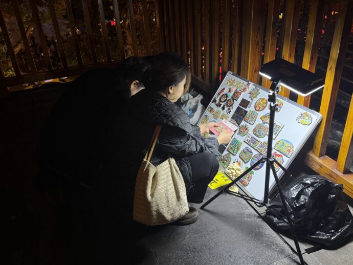 露天の土産ショップ