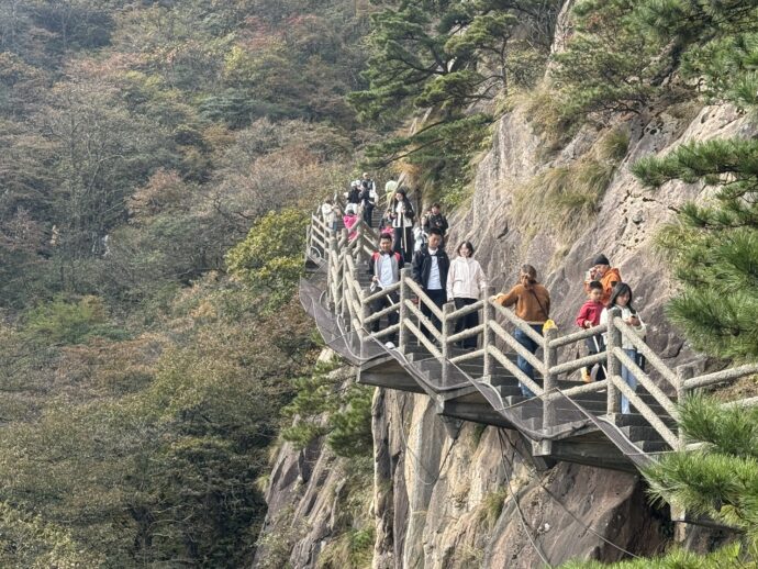 黄山のハイキング客