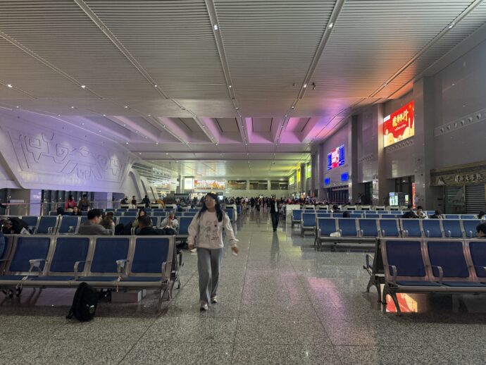 黄山北駅の待合所