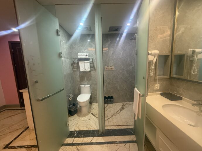 トイレ＆シャワールーム