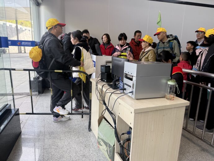 シャトルバス乗車券販売ブース