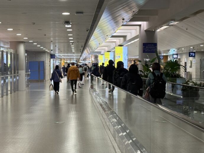上海浦東国際空港に到着した人