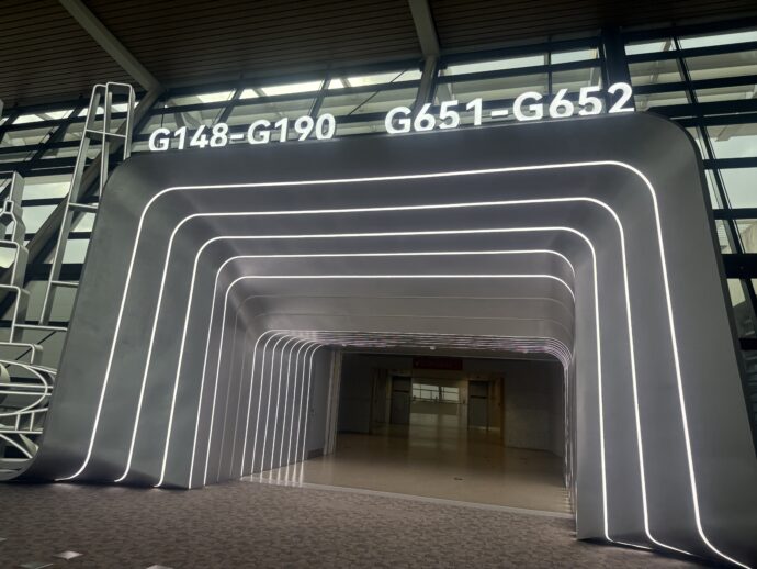 ゲートまでの道