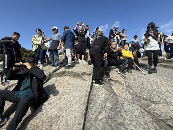 大混雑の光明顶