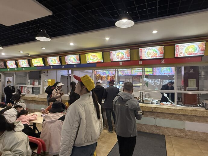 天海休闲美食广场 の内部