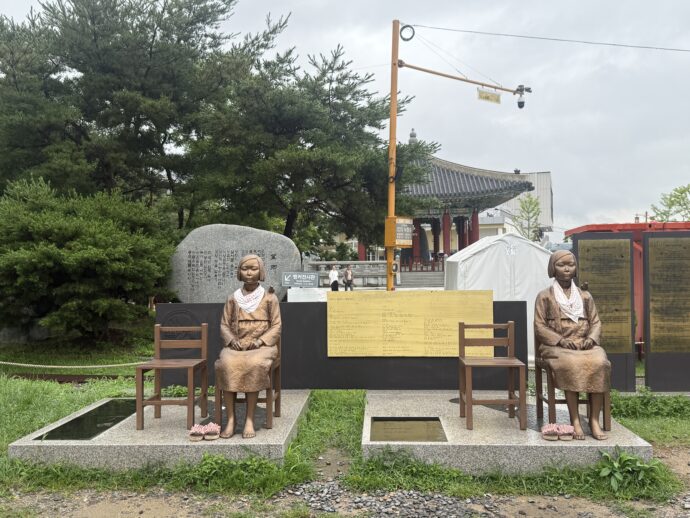 平和の少女像（慰安婦像）