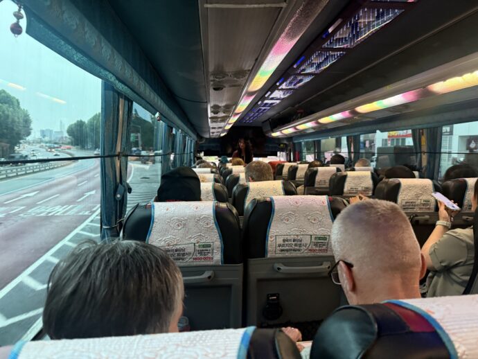 ツアーバス車内