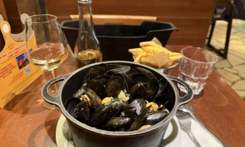 バケツいっぱいのムール貝