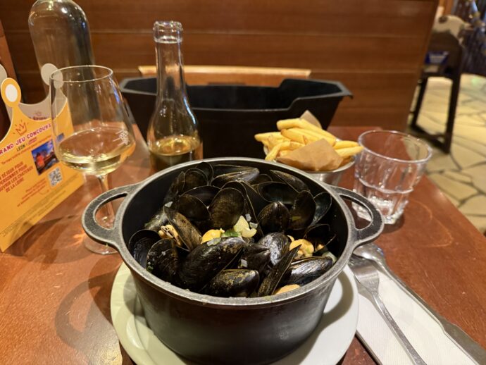 バケツいっぱいのムール貝