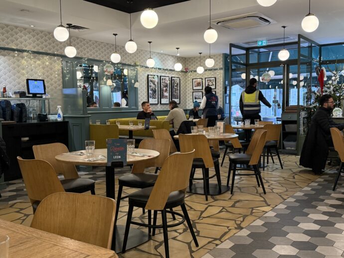 Léonランビュトー通り店の店内