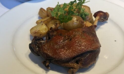 鴨肉のコンフィ