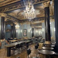 スターバックス オペラ店の豪華な内装