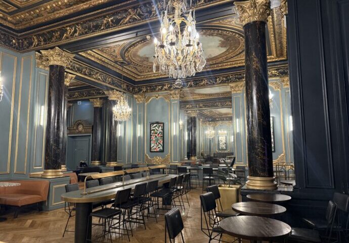 スターバックス オペラ店の豪華な内装